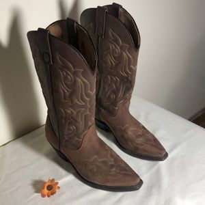 Runaway Cowgirl boots-  Laredo 5404 Women’s 7 1/2